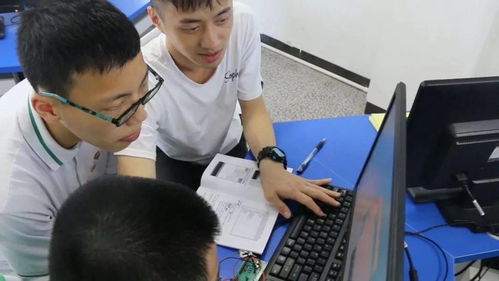 汽車電子技術(shù)應(yīng)用專業(yè) 引領(lǐng)未來出行的北斗智能駕駛與物聯(lián)網(wǎng)技術(shù)服務(wù)